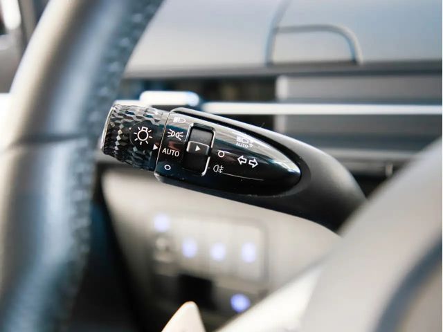 Hyundai Staria Signature