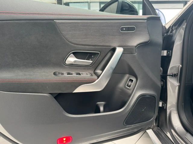 Mercedes-Benz CLA 200 AMG Line