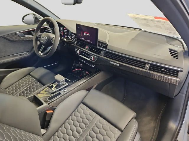 Audi RS4 Avant Competition Quattro