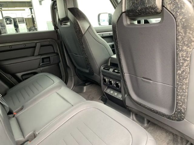 Land Rover Defender 110