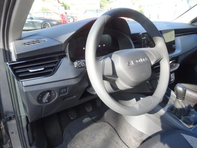 Skoda Kamiq Essence 1,0TSI 70kw 95PS Garantie 36Mon 100Tkm PDC