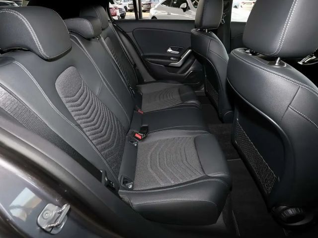 Mercedes-Benz A 200 AHK+KAMERA+SPURHALTE+NIGHT PAKET+LED+18"