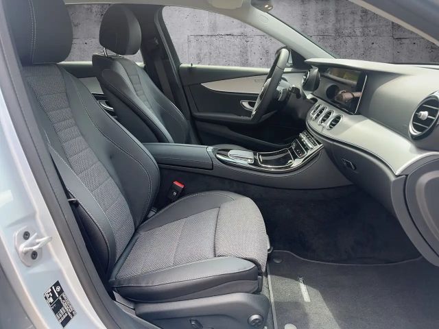 Mercedes-Benz E 220 AVANTGARDE E 220 d Estate
