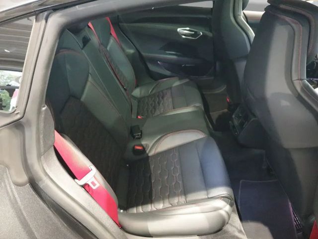 Audi RS e-tron GT LASER CARBON ASS.PKT.+