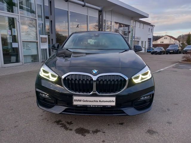BMW 118 118i Sedan Sport Line