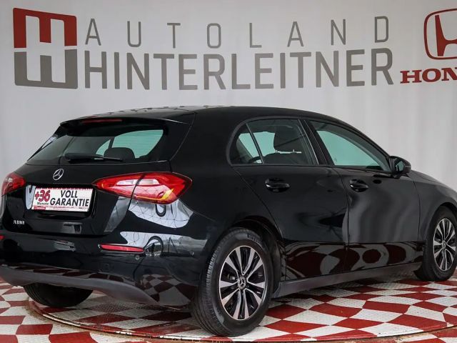 Mercedes-Benz A 180 / NAVI / RÜCKFAHRKAMERA / SITZHEIZUNG
