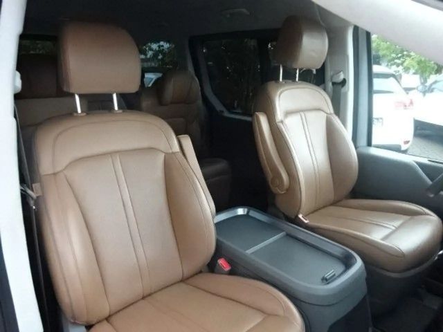 Hyundai Staria Signature