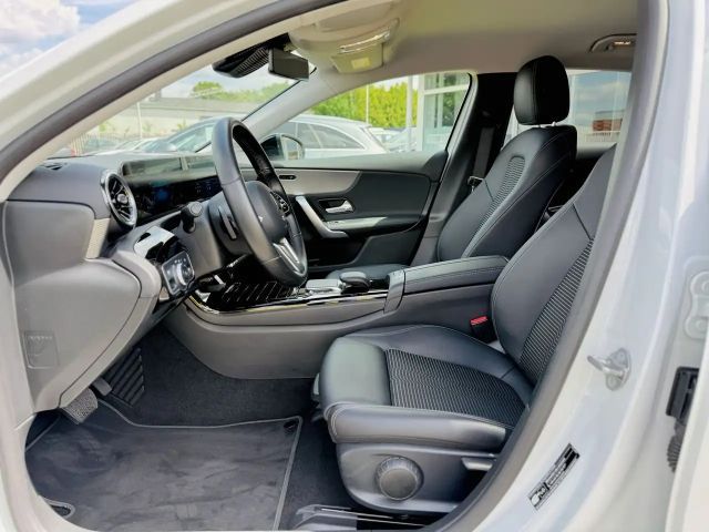 Mercedes-Benz A 220 A 220 d Progressive