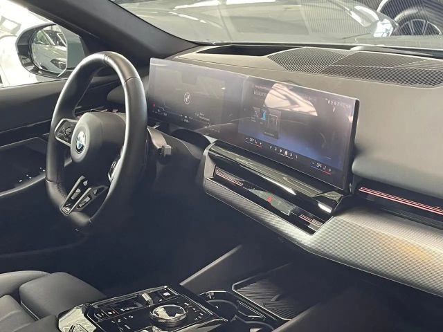 BMW 520 520i M-Sport Sedan