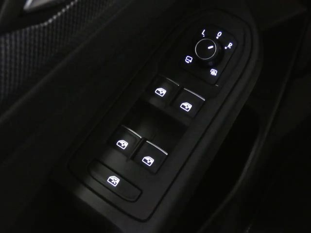 Volkswagen Golf 1.5 eTSI DSG R-Line