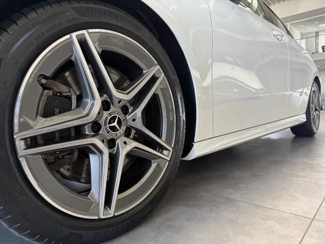 Mercedes-Benz A 250 4MATIC AMG Line