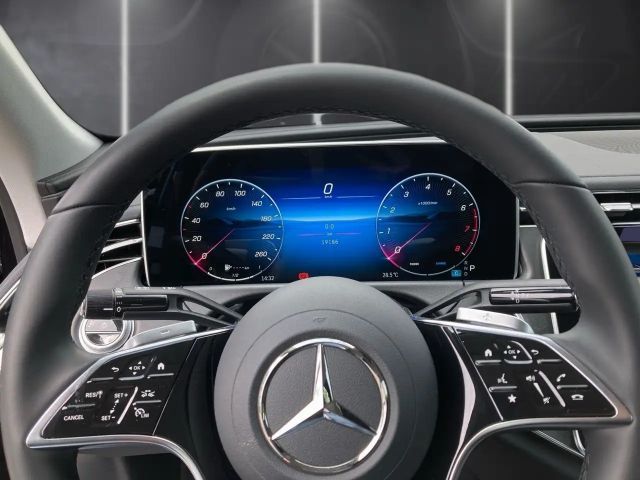 Mercedes-Benz E 200 AVANTGARDE Sedan