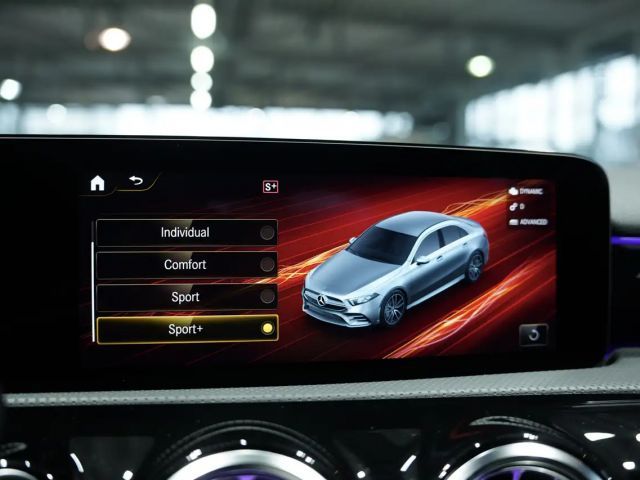 Mercedes-Benz A 35 AMG 4MATIC AMG Line