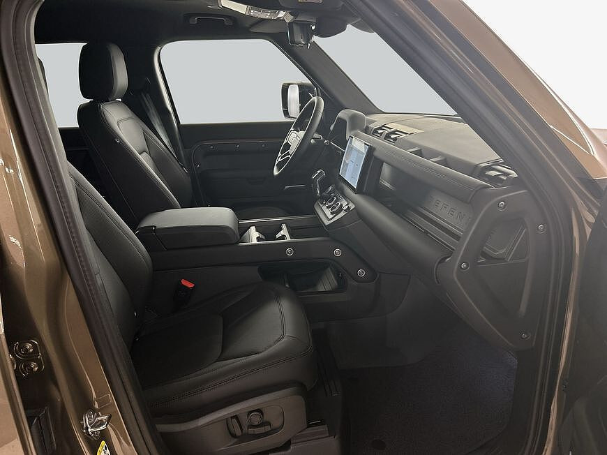 Land Rover Defender 110 Dynamic SE