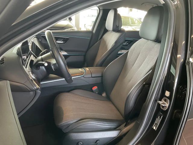 Mercedes-Benz E 220 AVANTGARDE E 220 d Sedan