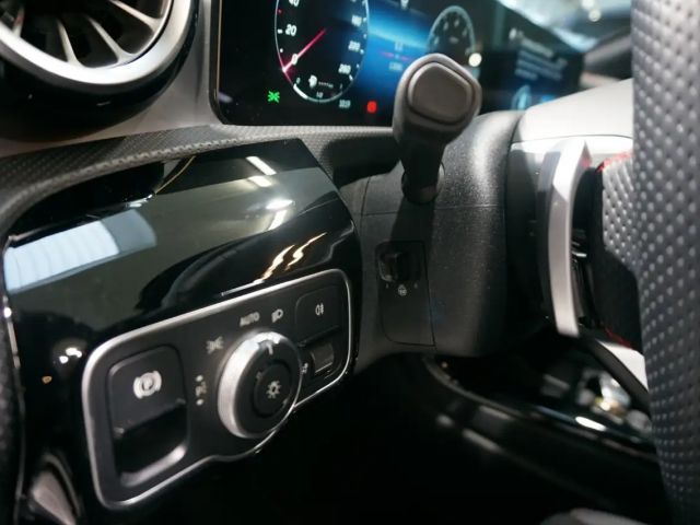 Mercedes-Benz CLA 180 AMG Line Coupé