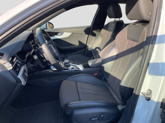 Audi A4 40 TFSI Quattro S-Line S-Tronic Sedan
