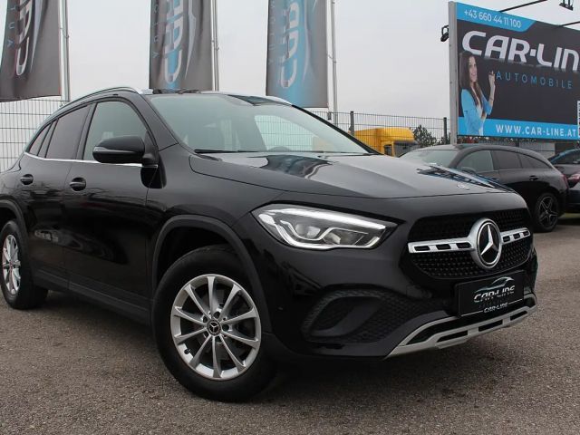 Mercedes-Benz GLA 200 4MATIC GLA 200 d