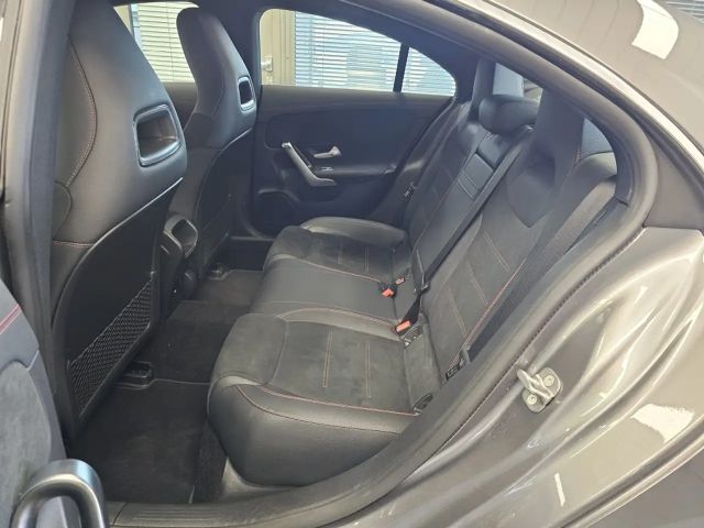 Mercedes-Benz CLA 200 AMG Line Coupé