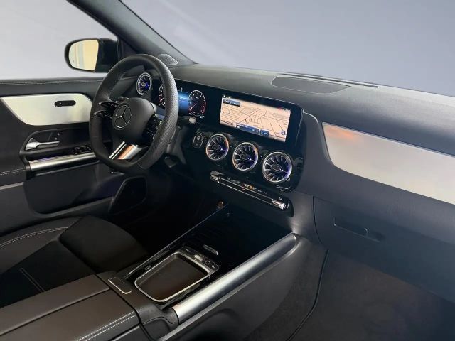 Mercedes-Benz GLA 180 AMG Line