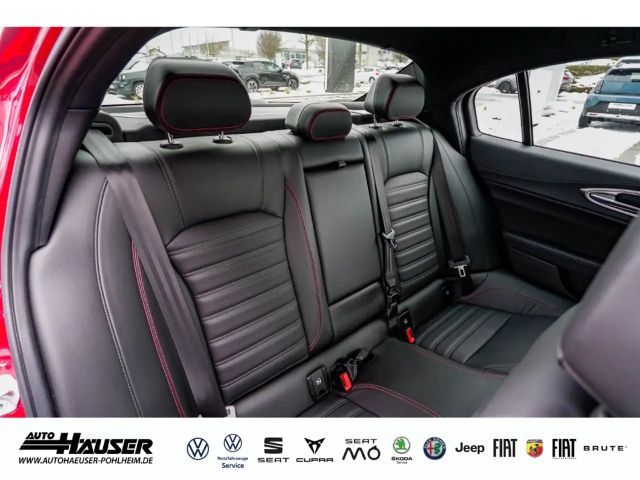 Alfa Romeo Giulia AT8 Q4 Turbo