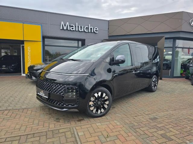 Hyundai Staria Signature