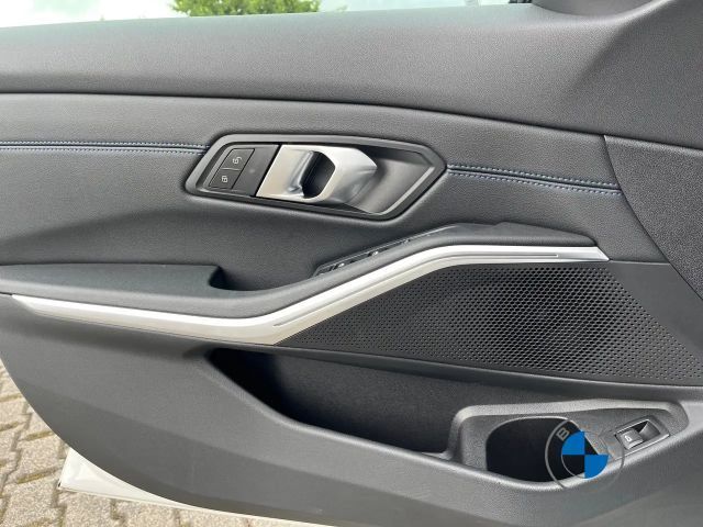 BMW 320 320d M-Sport Sedan