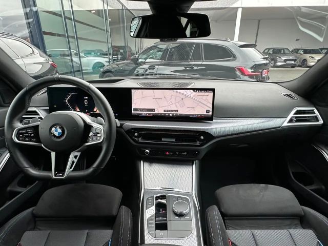 BMW 320 320i M-Sport Sedan