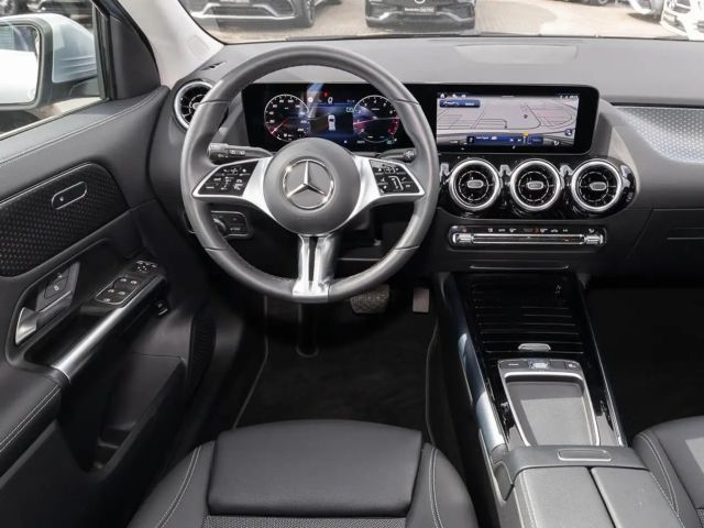 Mercedes-Benz GLA 180 W-Paket ParkAss. LED SpurH el.Heck LM