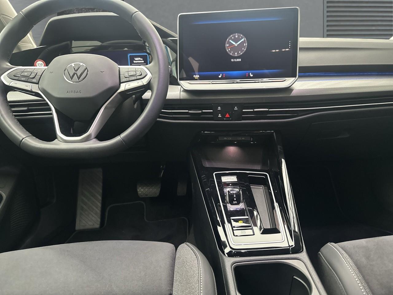 Volkswagen Golf 1.5 eTSI Golf VIII Style