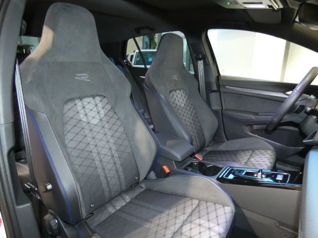 Volkswagen Golf 1.5 eTSI DSG R-Line