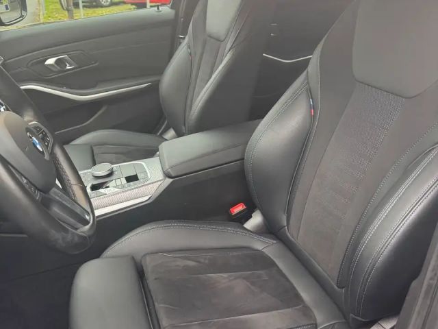 BMW 320 320d M-Sport Sedan