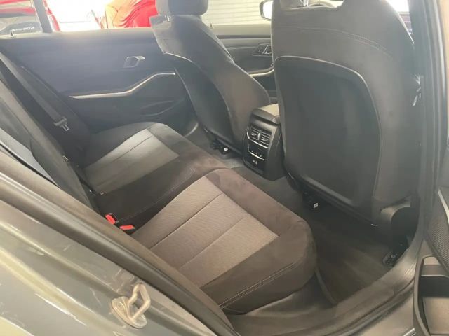 BMW 330 330i M-Sport xDrive