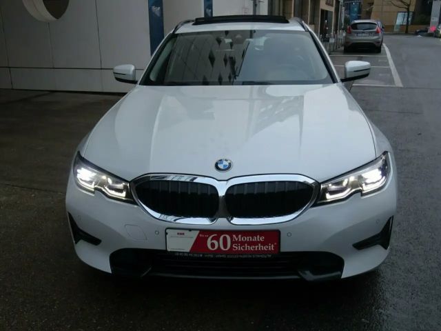 BMW 320 320d Sport Line Touring xDrive