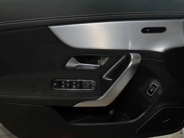 Mercedes-Benz CLA 200 AMG Line Coupé