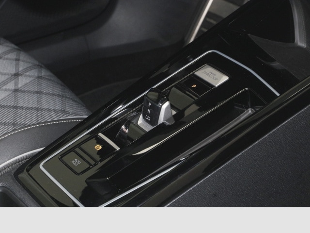 Volkswagen Golf 1.5 eTSI Golf VIII R-Line