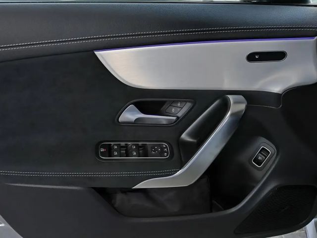 Mercedes-Benz CLA 200 AMG Line Coupé