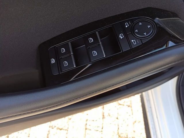 Mazda 3 Exclusive-line