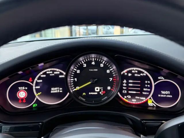 Porsche Panamera 4 E-Hybrid