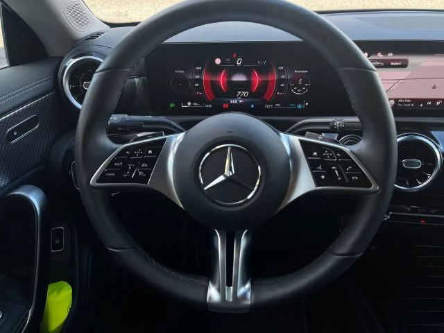 Mercedes-Benz CLA 180 Coupé Progressive