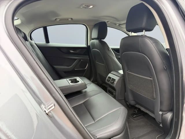 Jaguar XE AWD D200 SE