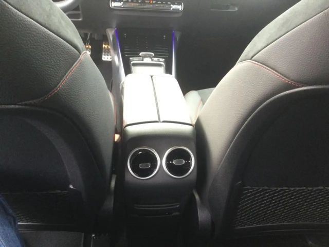 Mercedes-Benz GLB 200 AMG Line Premium