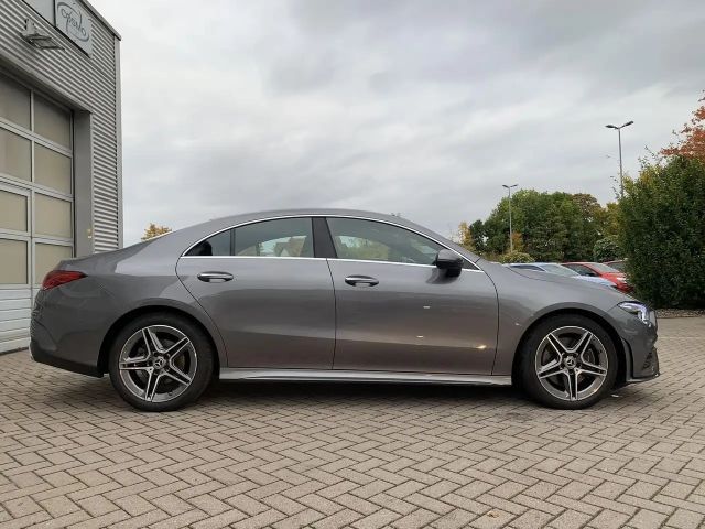 Mercedes-Benz CLA 200 AMG Line Sedan