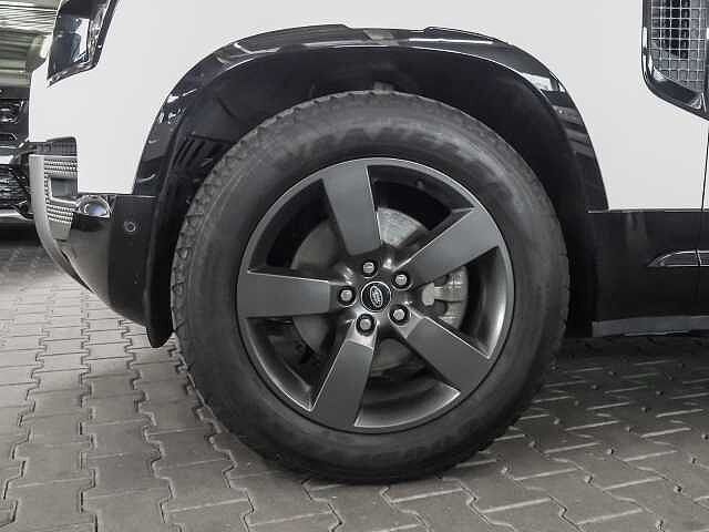 Land Rover Defender 110 Dynamic SE