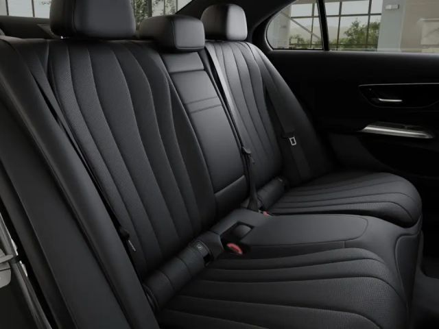 Mercedes-Benz E 200 Sedan