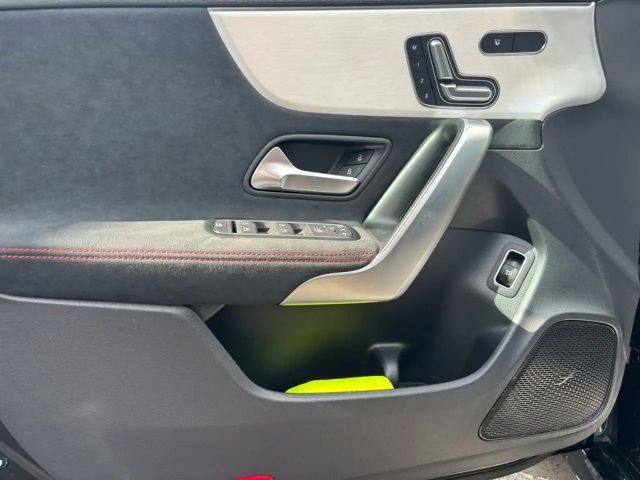 Mercedes-Benz CLA 200 AMG Line Coupé