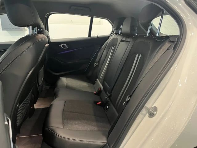 BMW 118 118i 5-deurs Sedan Sport Line