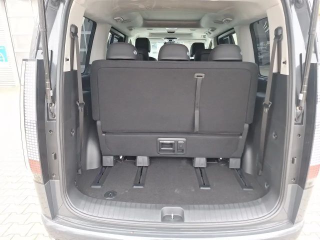 Hyundai Staria Signature