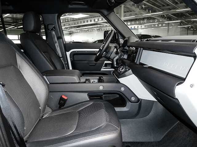 Land Rover Defender 110 Dynamic SE