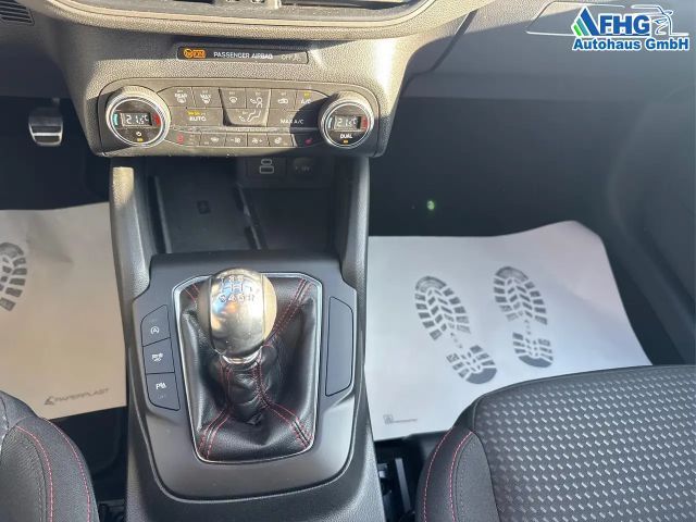 Ford Focus EcoBoost ST Line Style Wagon